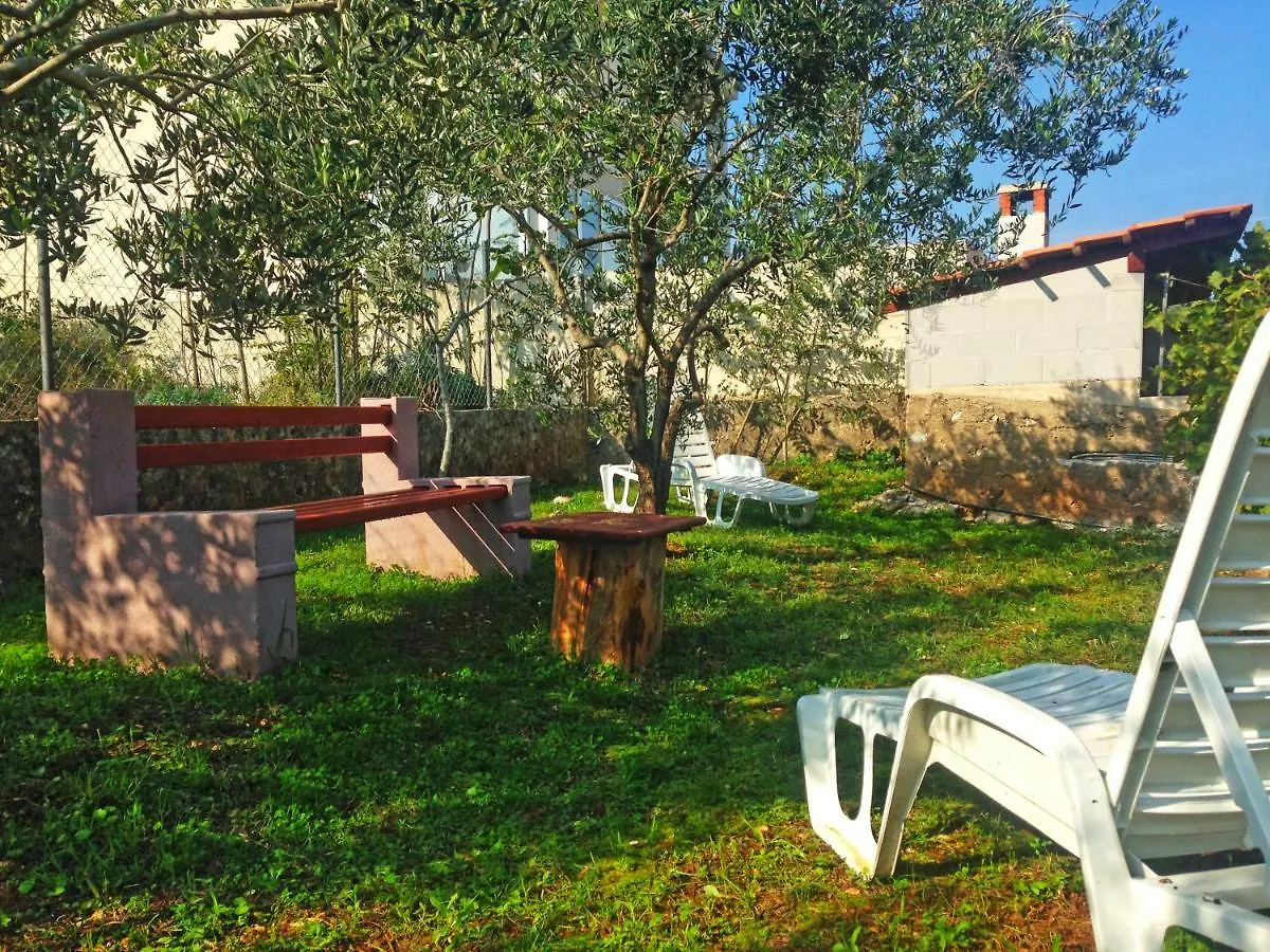 Roses Apartment Lukoran