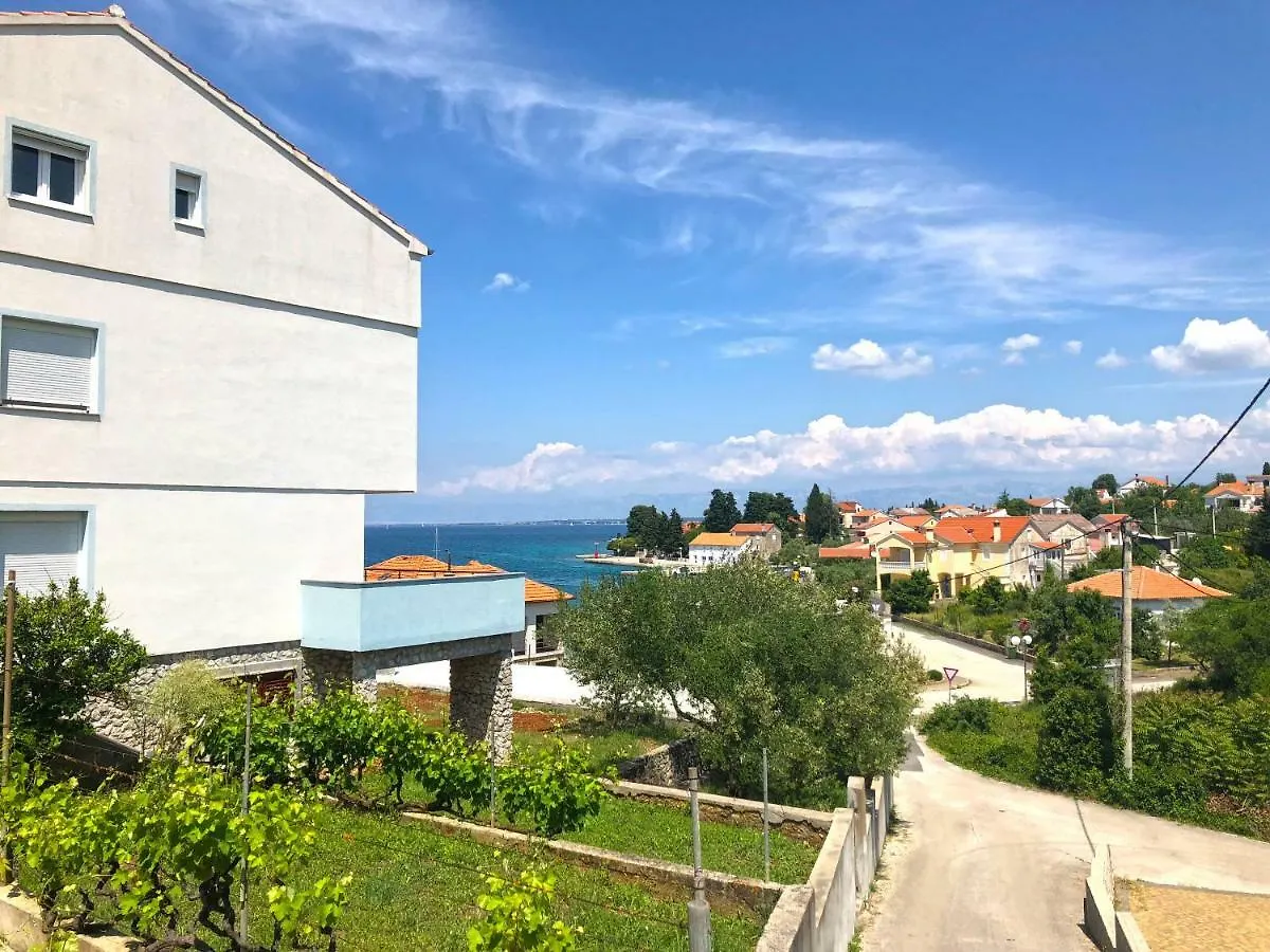 Roses Apartment Lukoran Croazia
