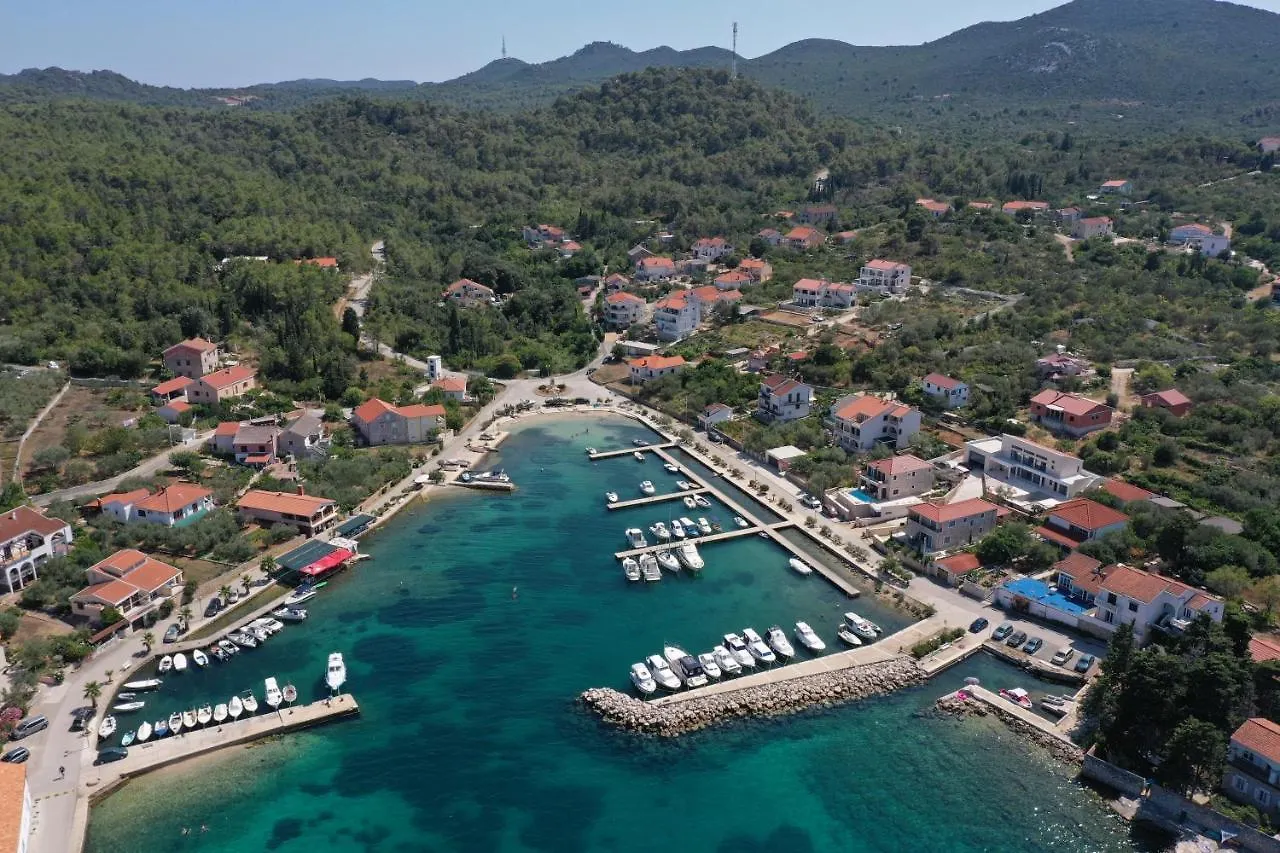Roses Apartment Lukoran Croatia