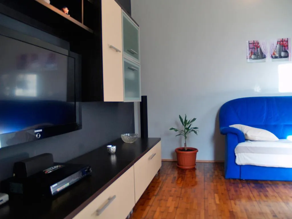 Roses Apartment Lukoran